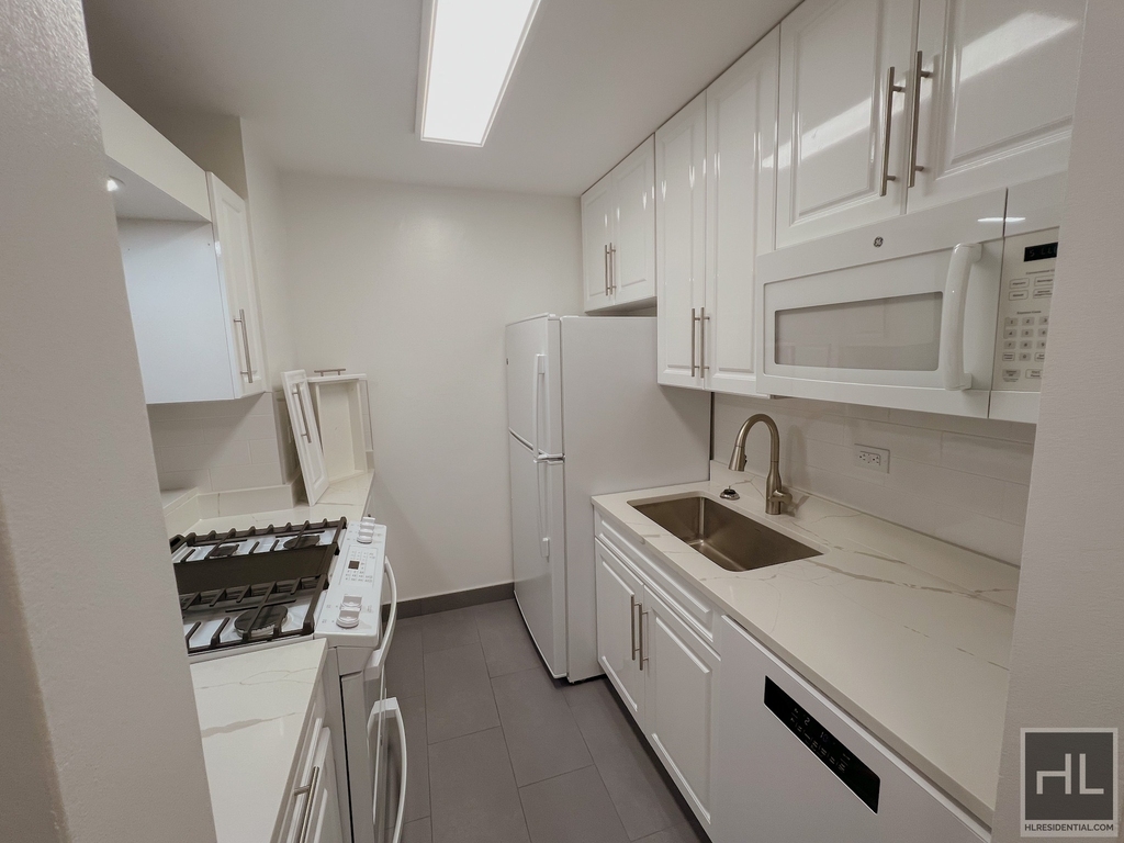 East 71st Street - Photo 5