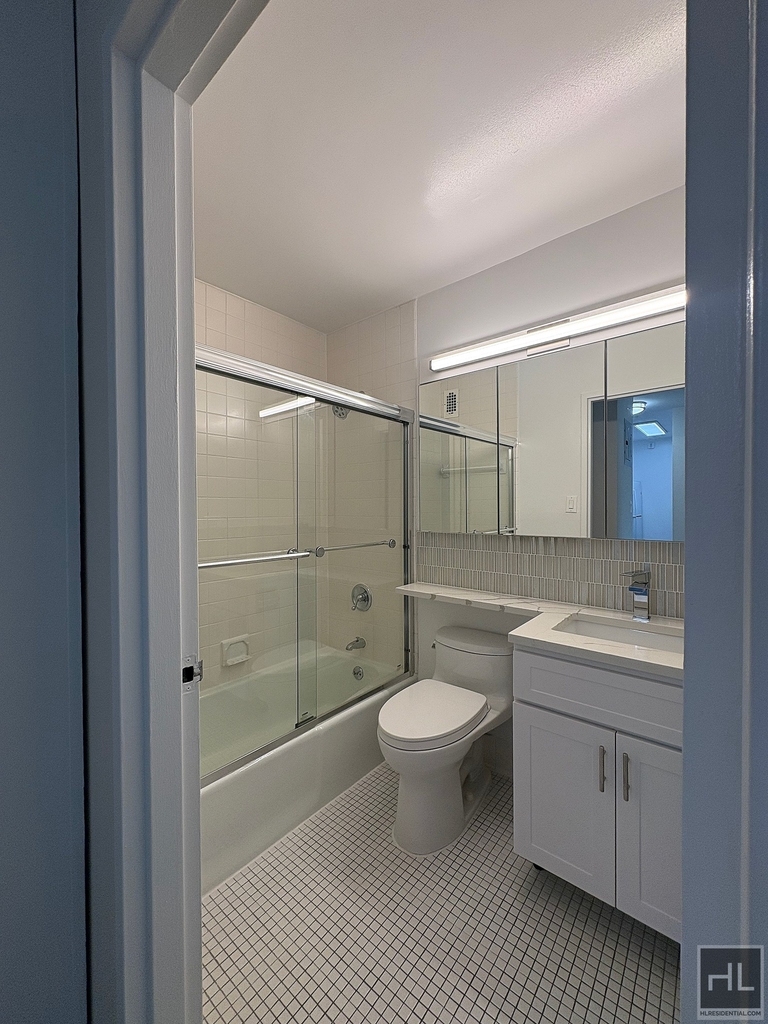 East 71st Street - Photo 9