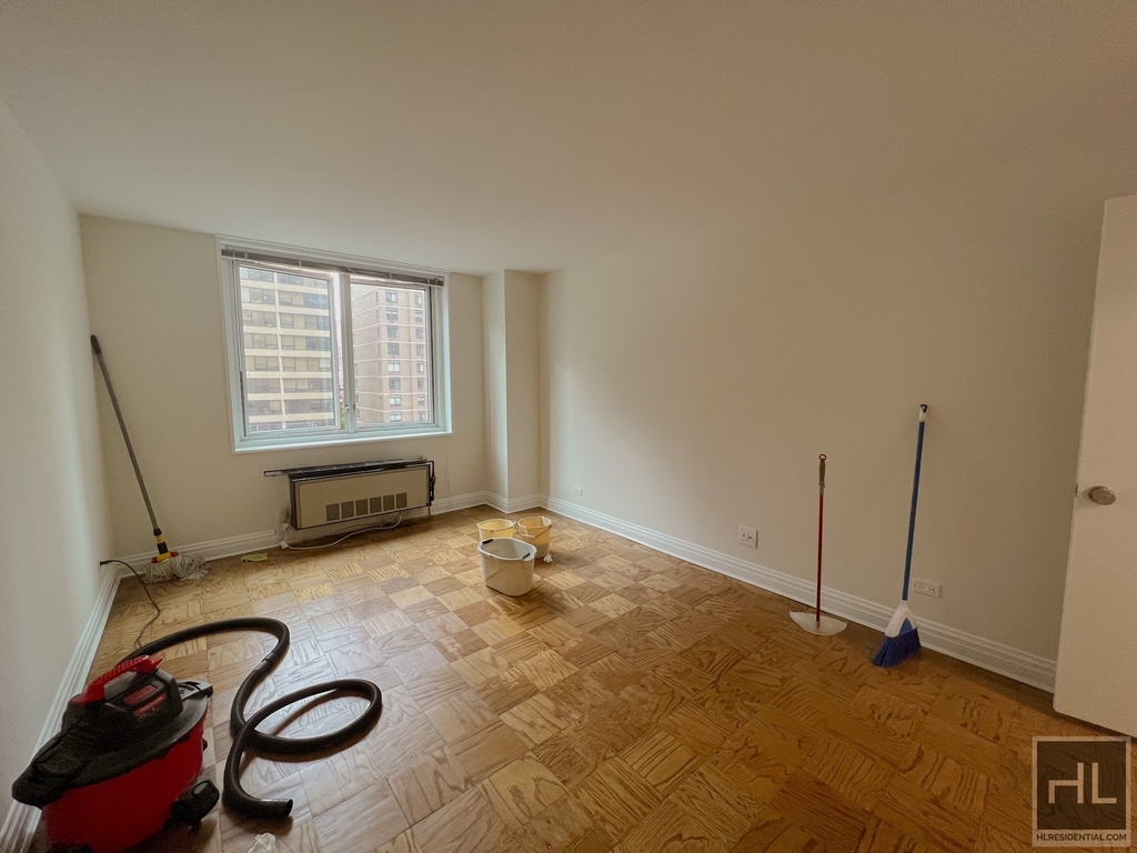 East 71st Street - Photo 4