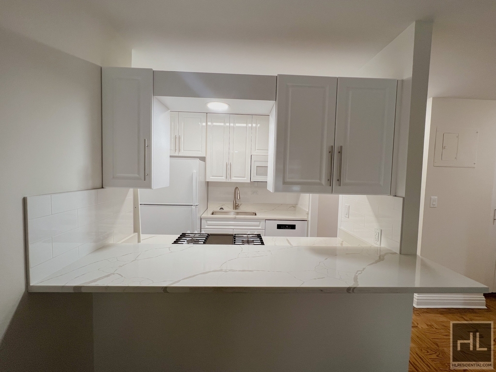 East 71st Street - Photo 8