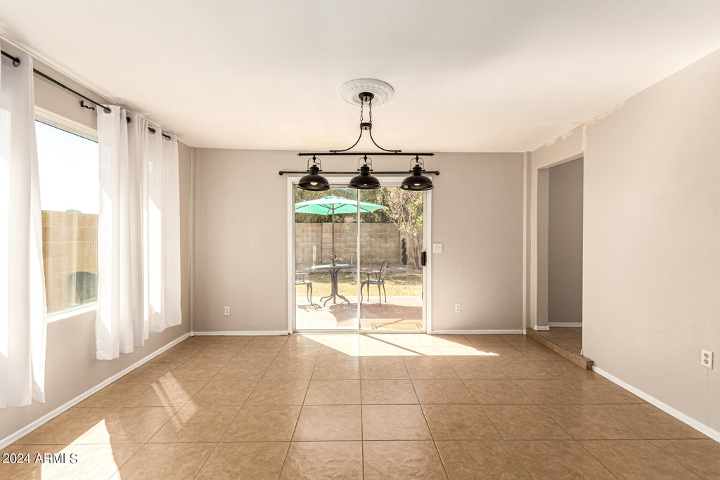 3223 E Poinsettia Drive - Photo 9