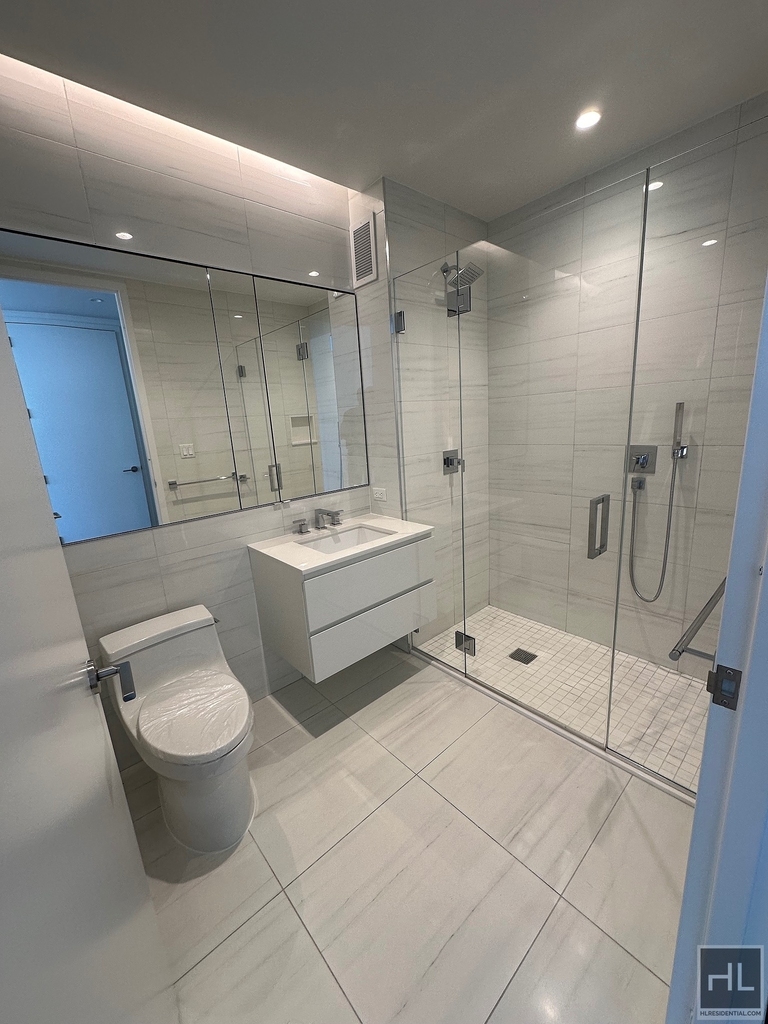 East 44th Street - Photo 3