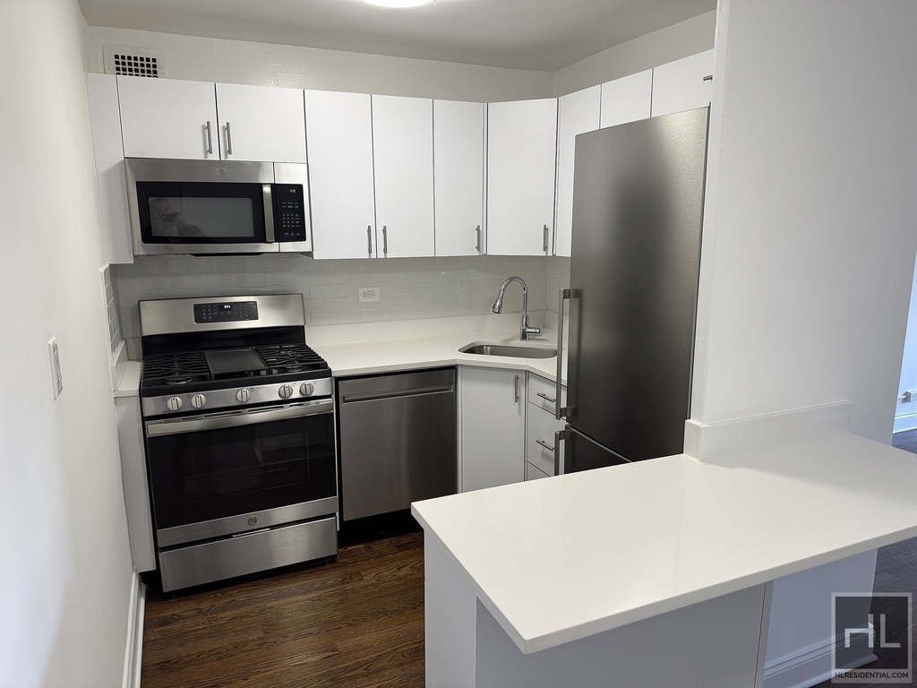 East 16 Avenue - Photo 3