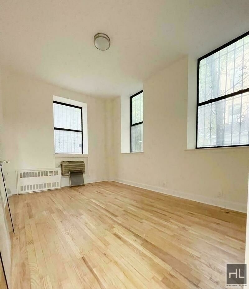 East 12th Street - Photo 2