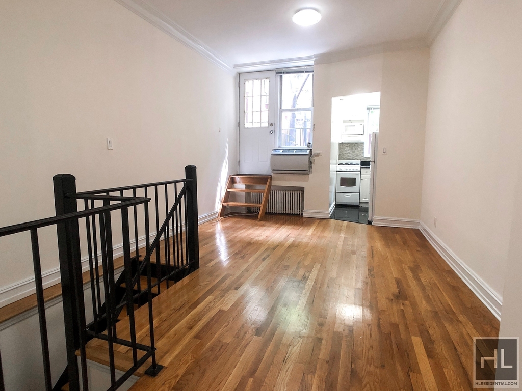 East 81 Street - Photo 1