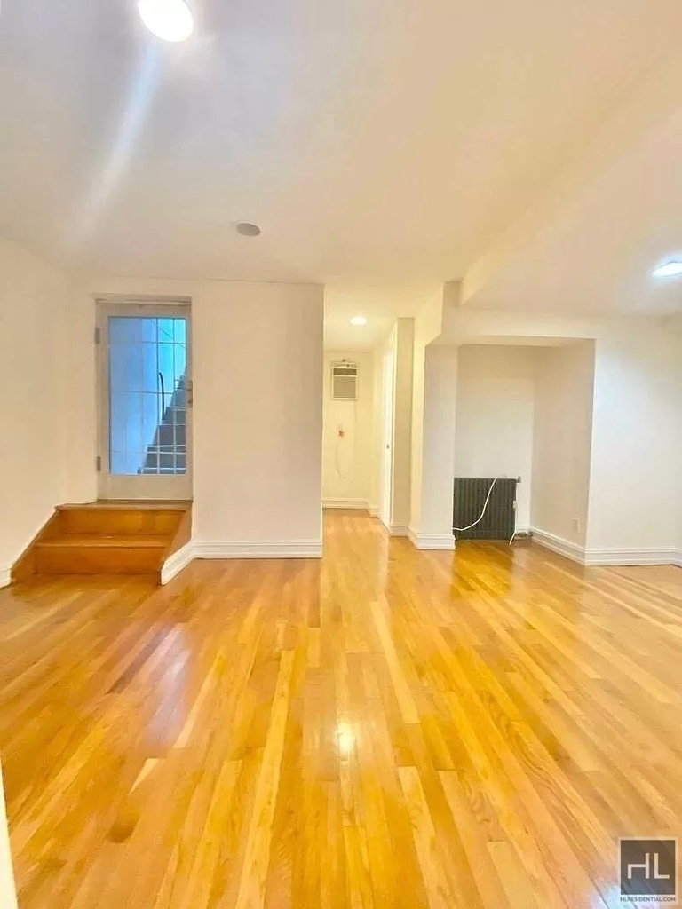 East 81 Street - Photo 2