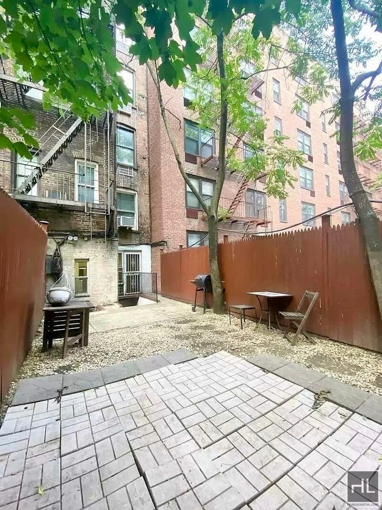 East 81 Street - Photo 4