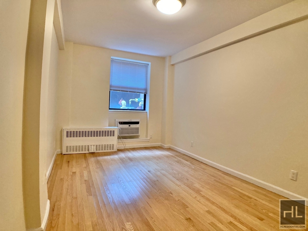 East 84 Street - Photo 0