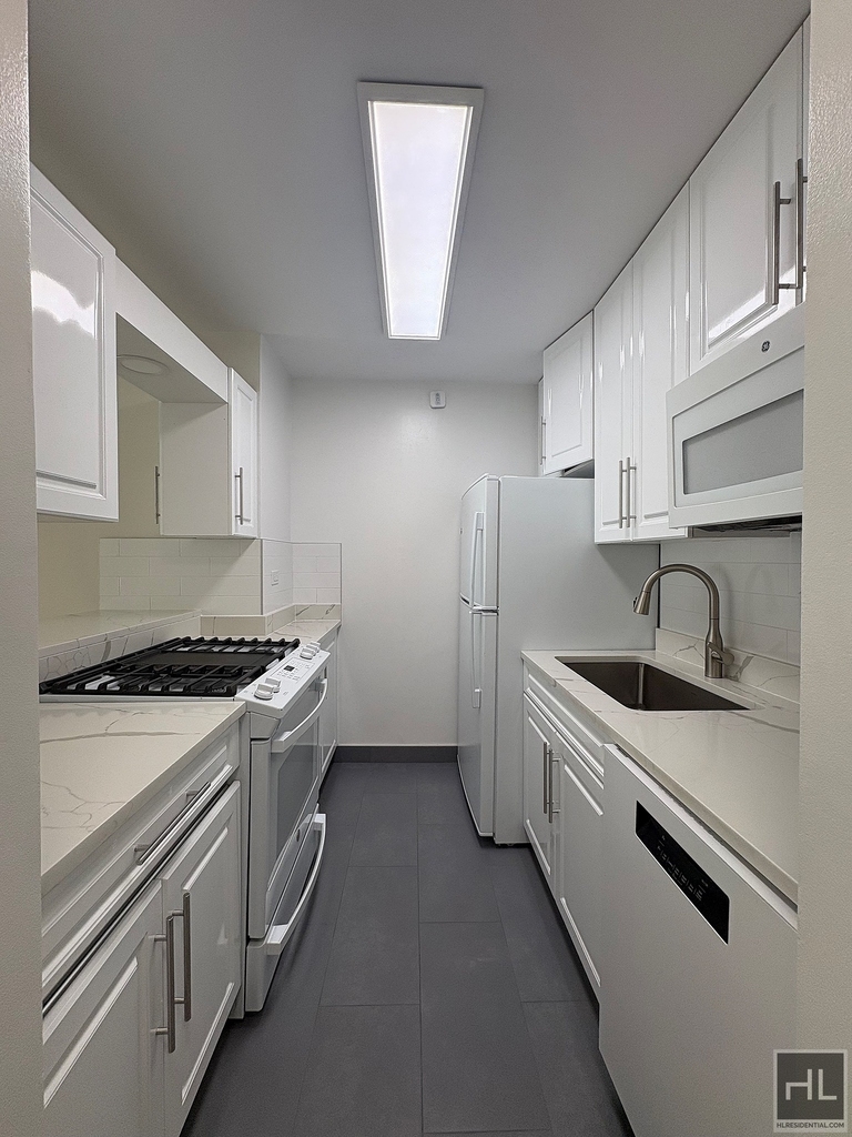East 71st Street - Photo 5