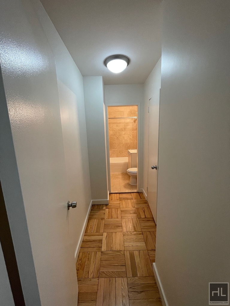 Fourth Avenue - Photo 9