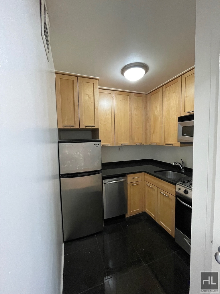 Fourth Avenue - Photo 6