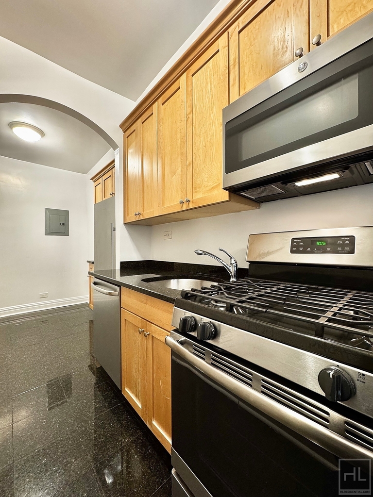 East 56 Street - Photo 5