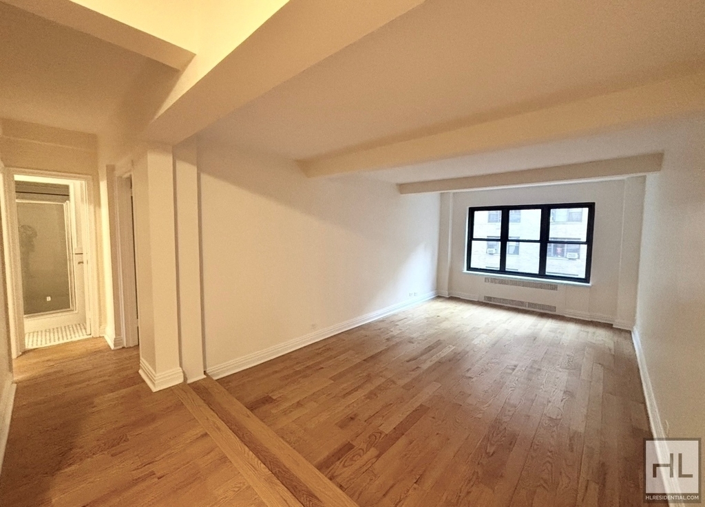 East 56 Street - Photo 3