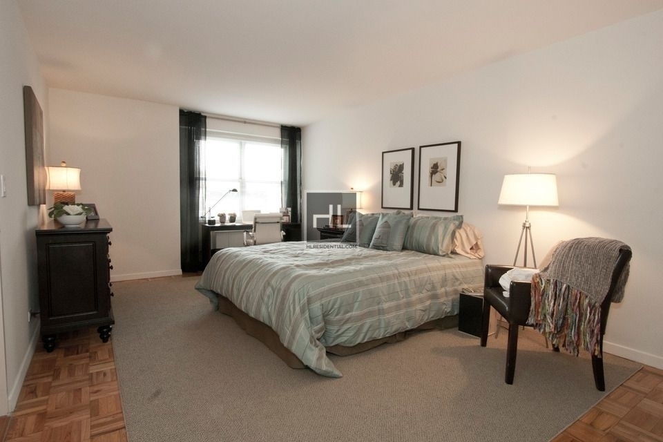East 77th Street - Photo 0