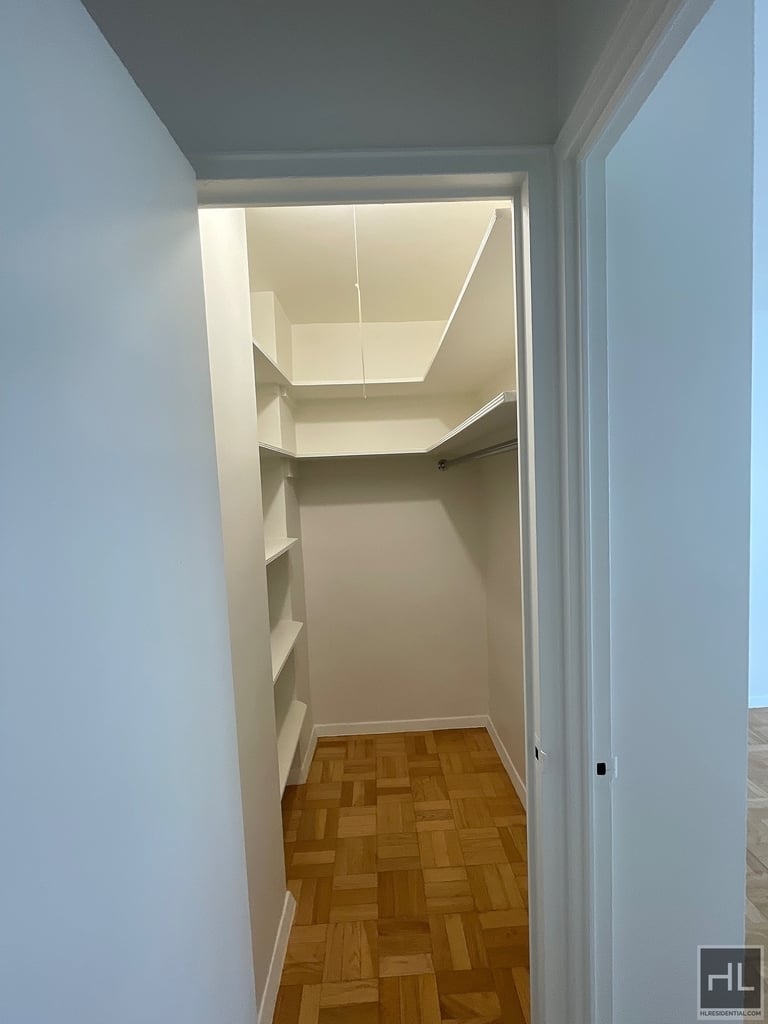 East 49 Street - Photo 5