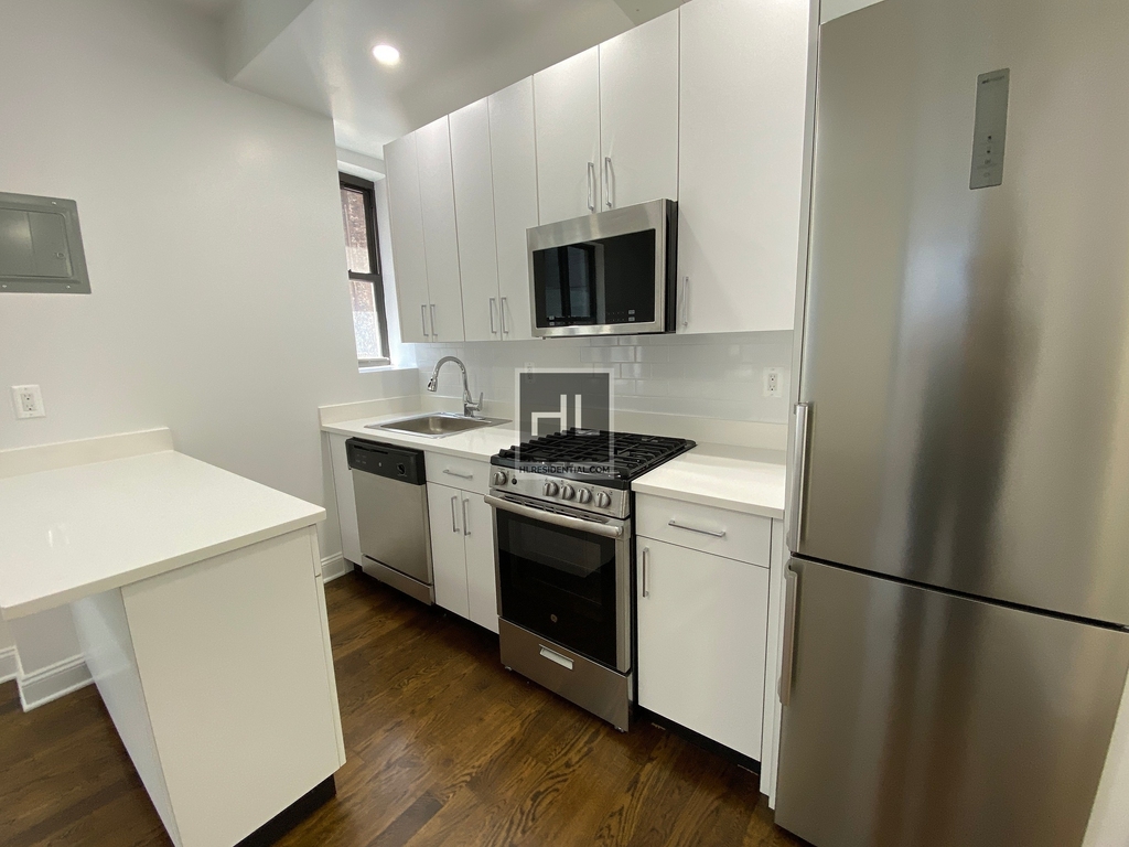 East 46 Street - Photo 4