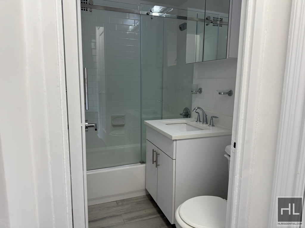 East 16 Avenue - Photo 3