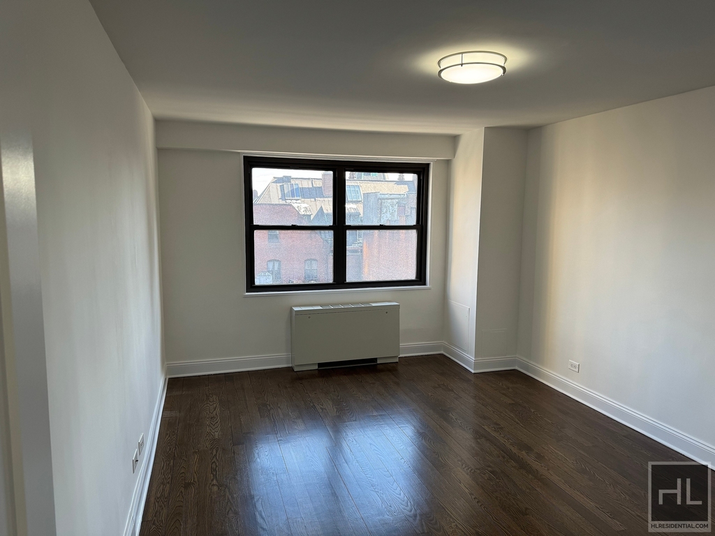 East 16 Avenue - Photo 2