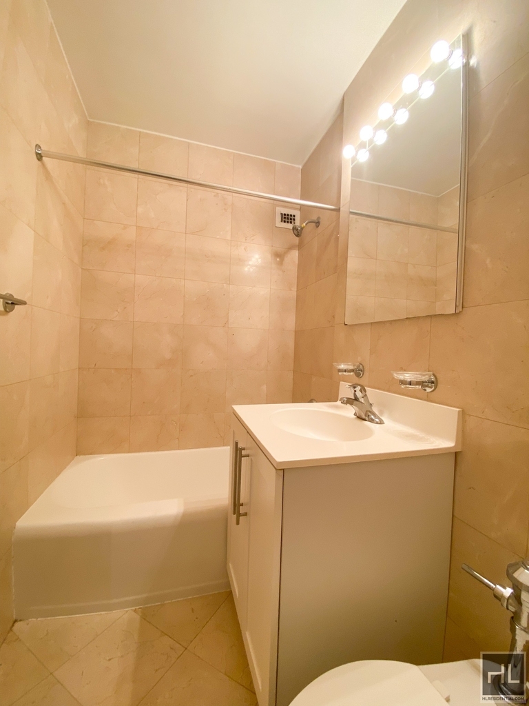 East 79th Street - Photo 3