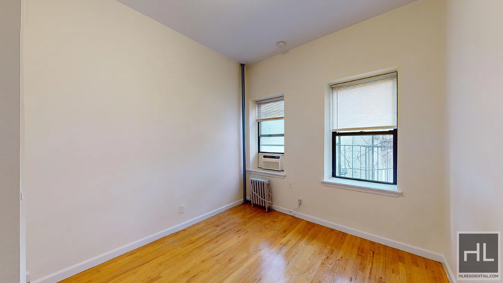 Grand Street - Photo 5