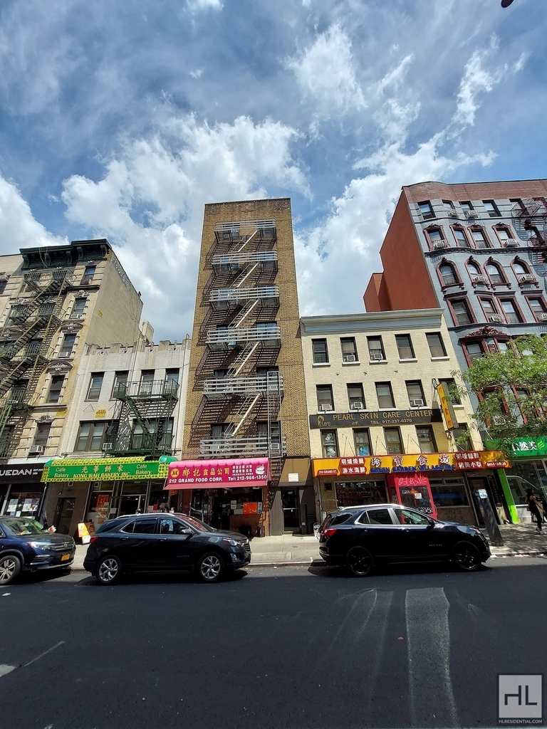 Grand Street - Photo 2