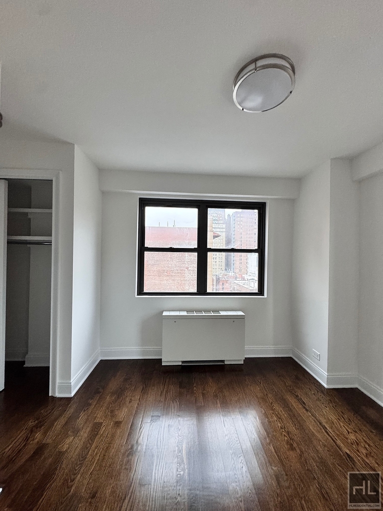 East 16 Avenue - Photo 2