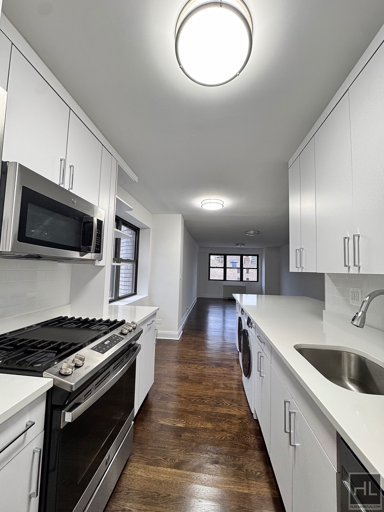 East 16 Avenue - Photo 3