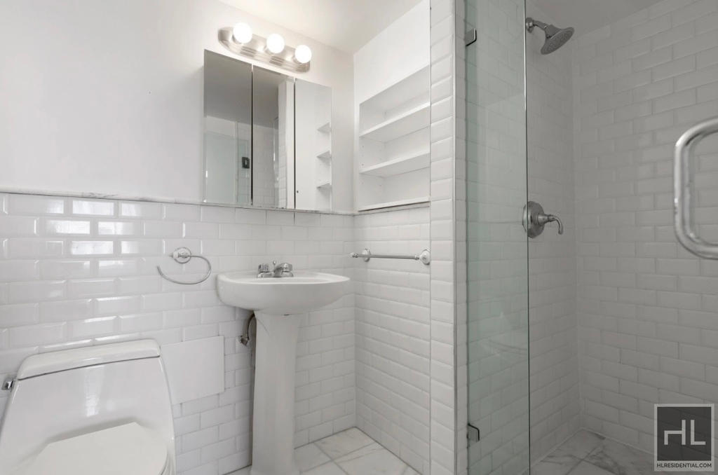 East 51st Street - Photo 6
