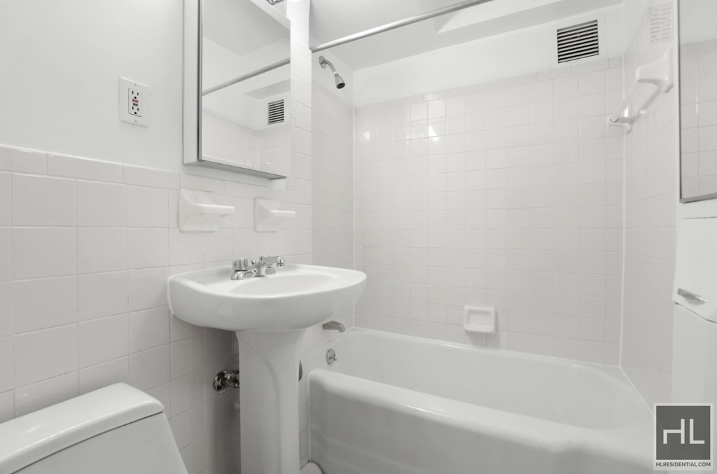East 51st Street - Photo 7