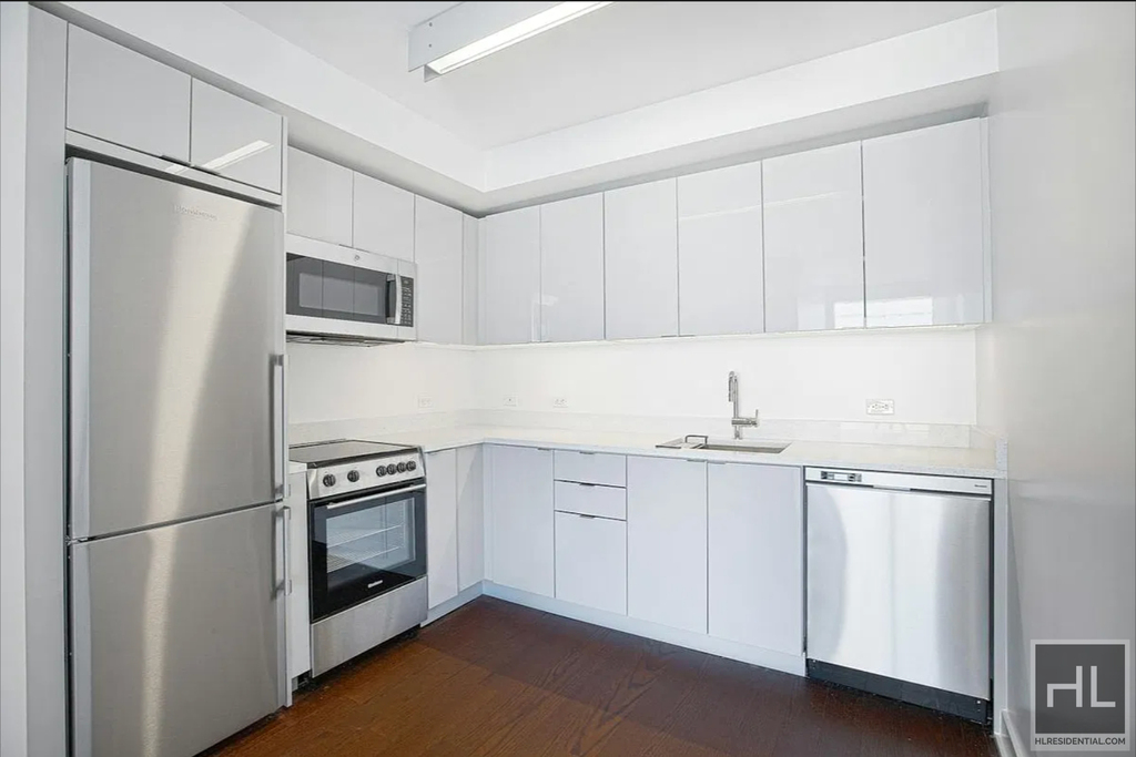 West 113th Street - Photo 2
