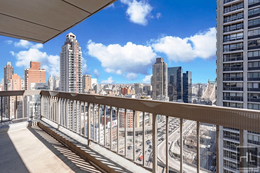 East 58th Street - Photo 4