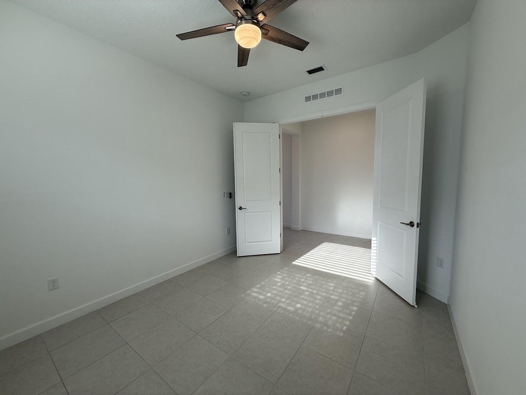 1217 Se Crosswood Way - Photo 12