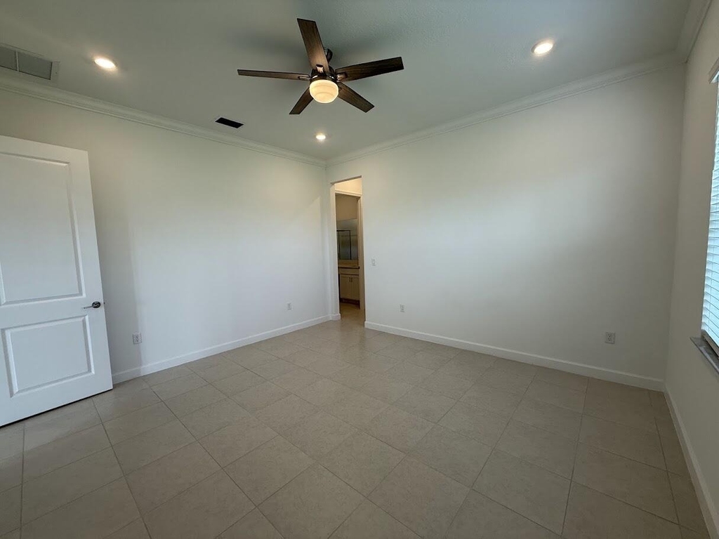 1217 Se Crosswood Way - Photo 17