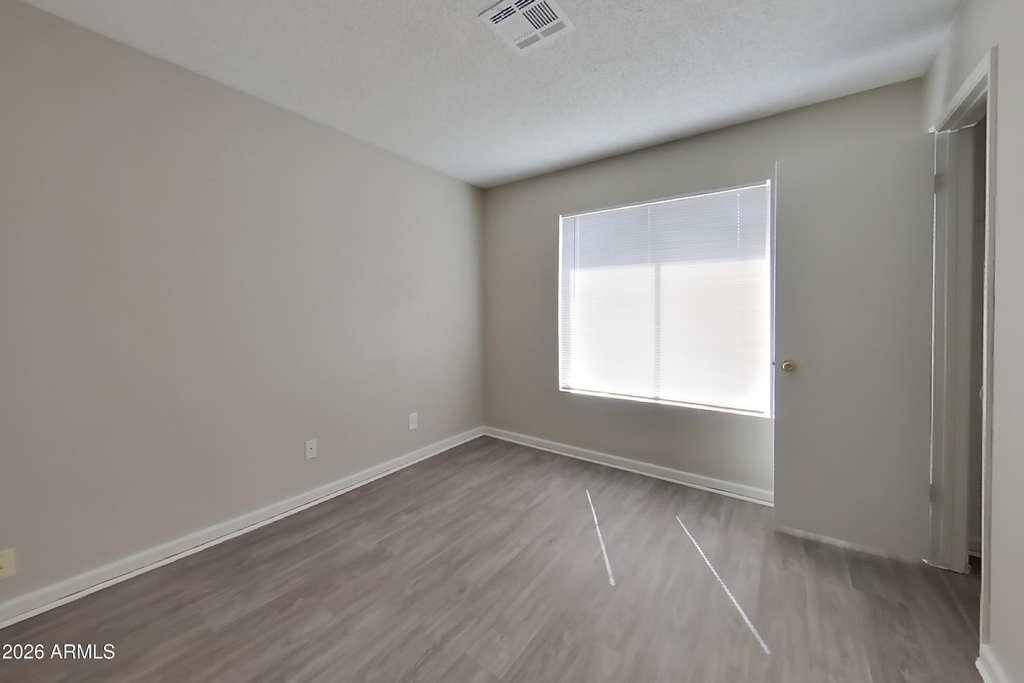 2210 W Mohawk Lane - Photo 9