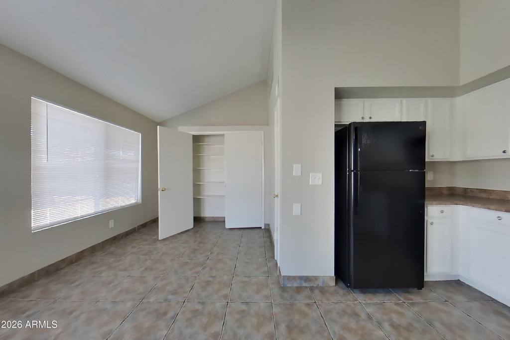2210 W Mohawk Lane - Photo 4