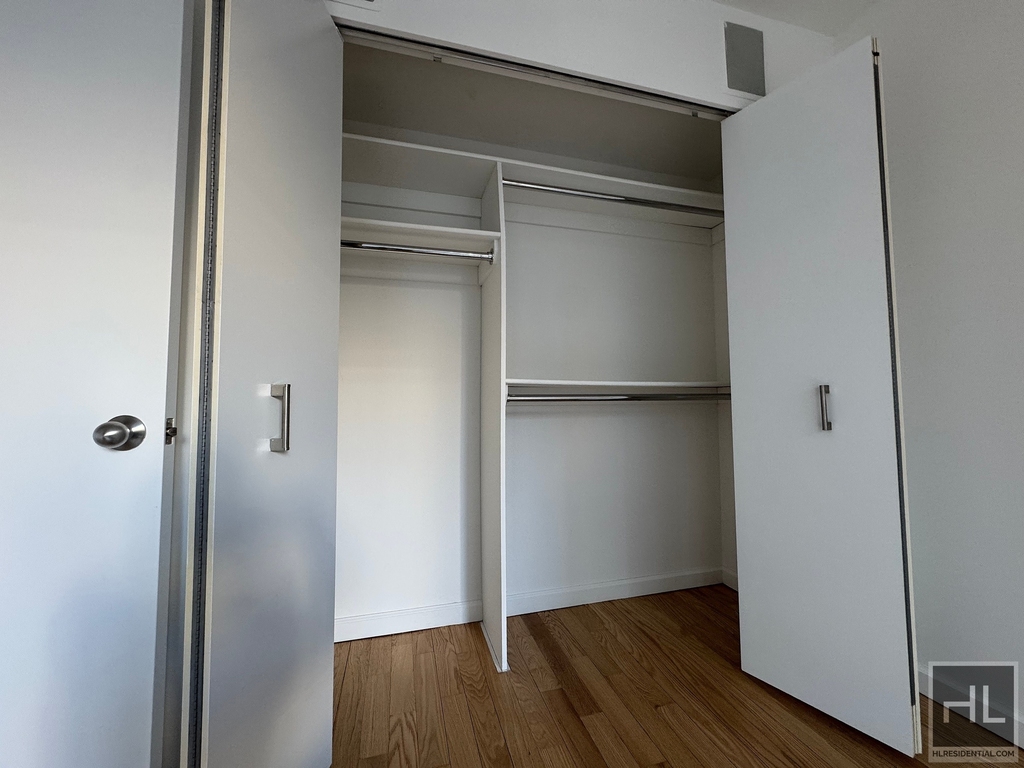West 37th Street - Photo 8