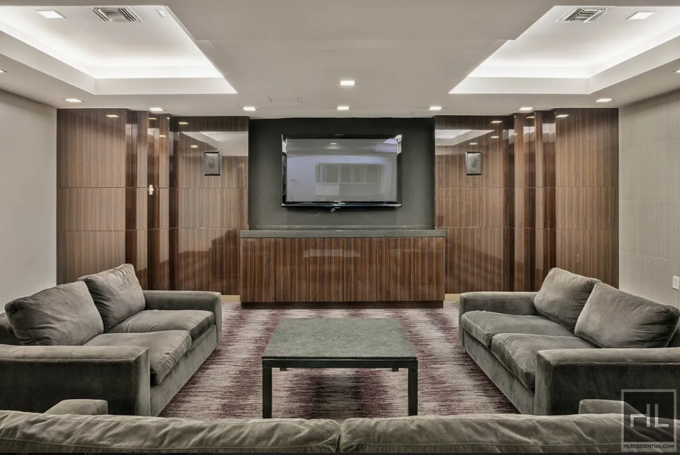 West 37th Street - Photo 14