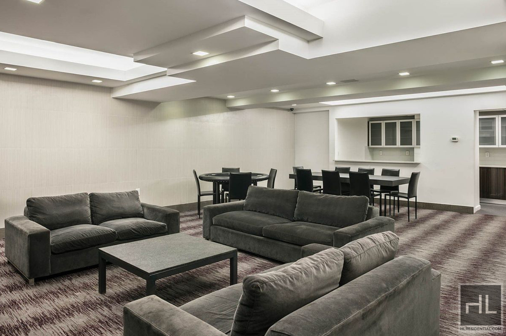 West 37th Street - Photo 15
