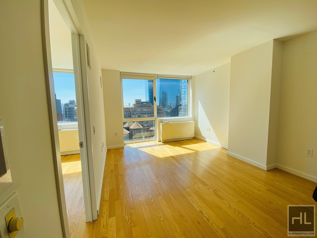 West 37th Street - Photo 4