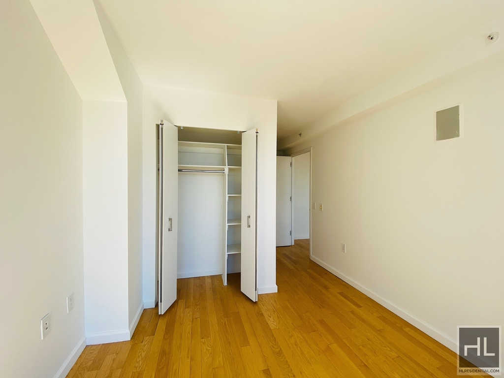 West 37th Street - Photo 11