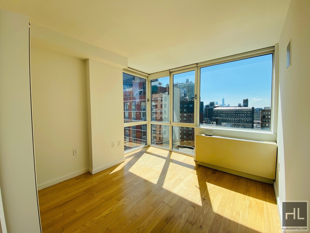 West 37th Street - Photo 7