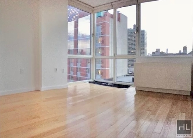 West 37th Street - Photo 6