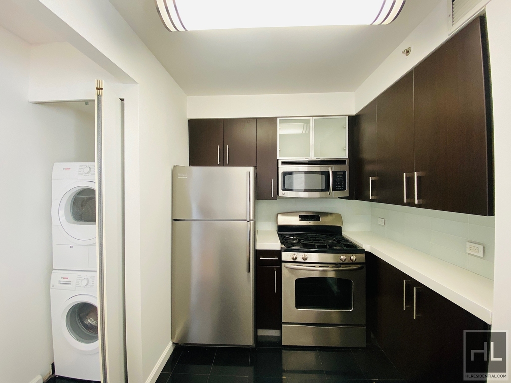 West 37th Street - Photo 3