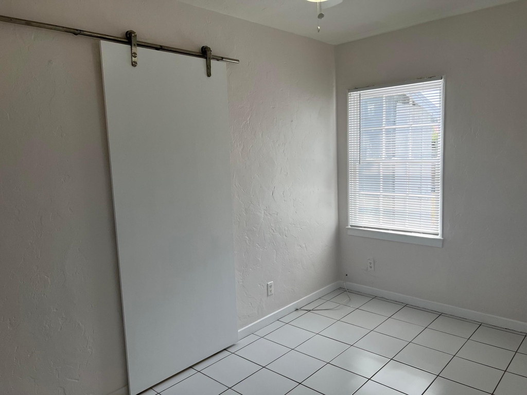 311 S J Street - Photo 5
