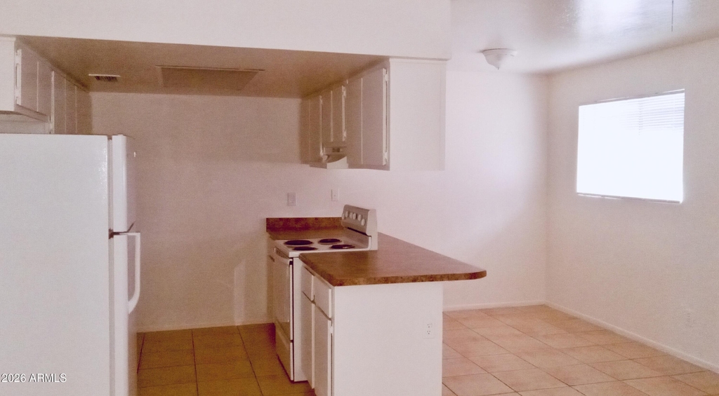 2002 E Sweetwater Avenue - Photo 3