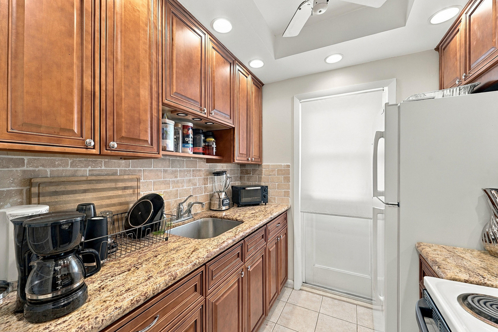 1117 Lake Terrace - Photo 4