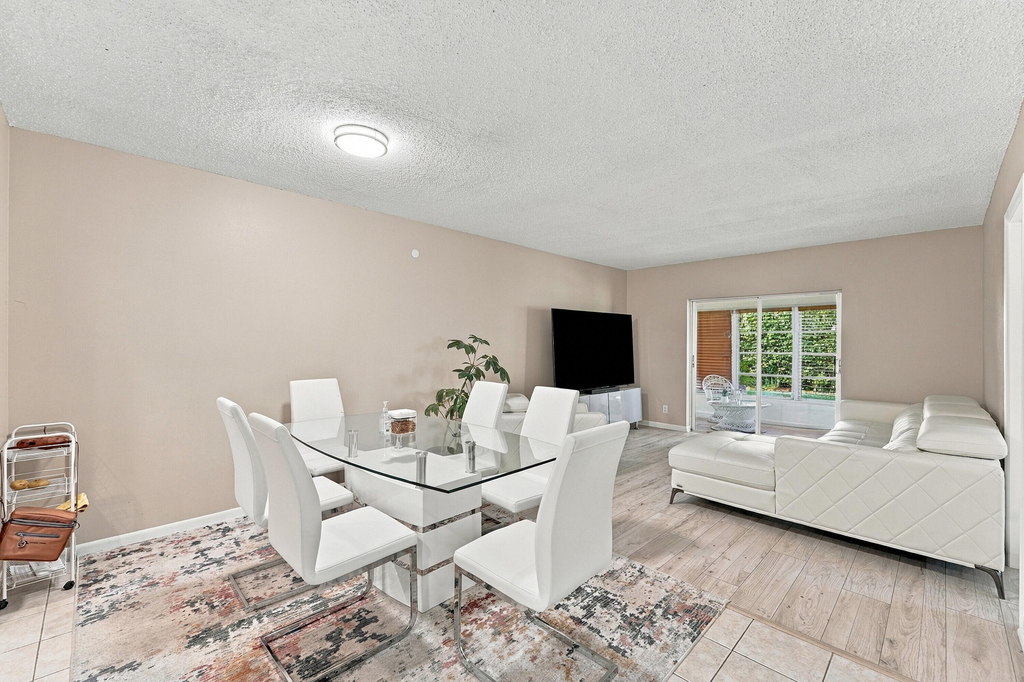 1117 Lake Terrace - Photo 2