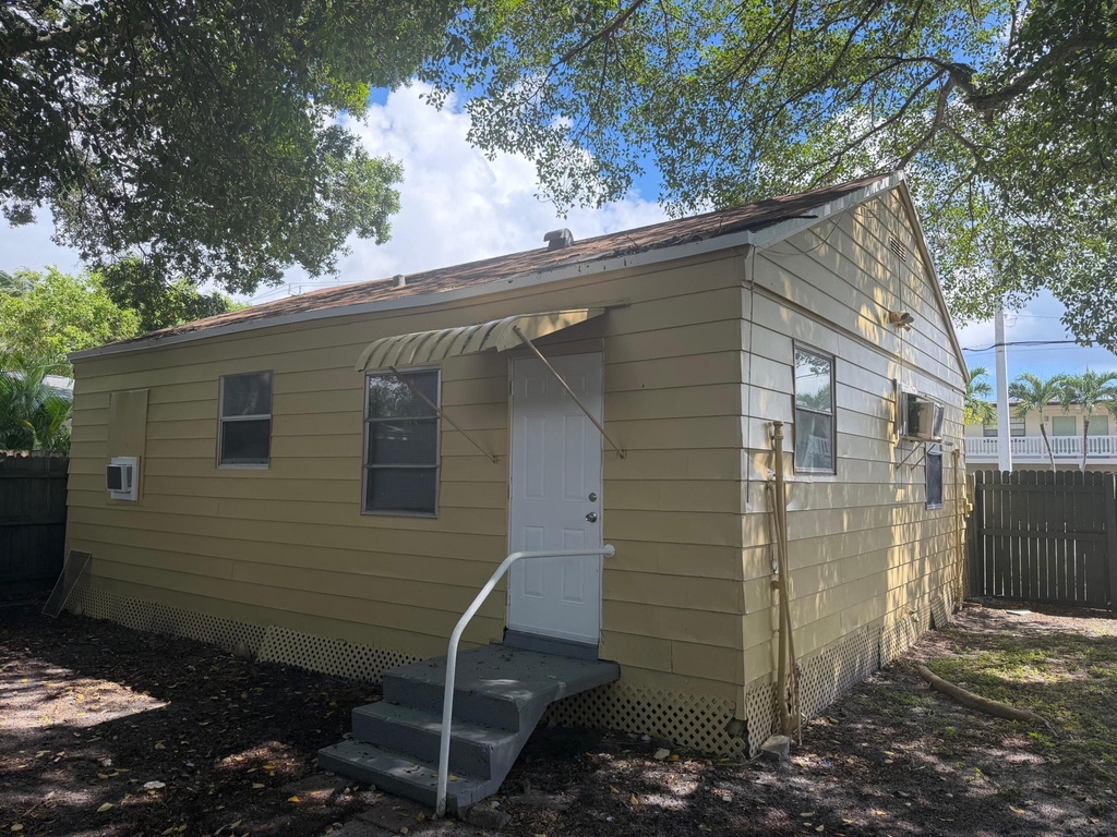 1409 Ne 5th Terrace - Photo 1