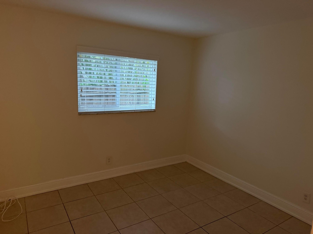 1151 Ne 16th Court - Photo 4