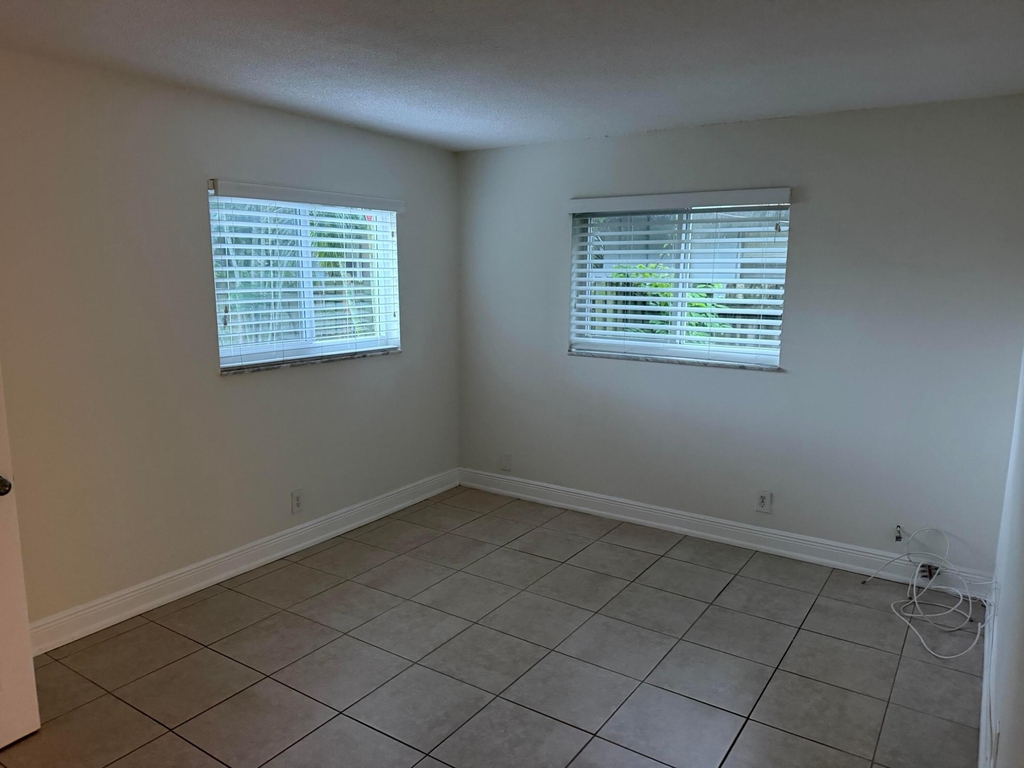 1151 Ne 16th Court - Photo 2